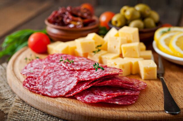 20230526212716_[fpdl.in]_antipasto-catering-platter-with-salami-cheese-wooden_2829-15839_normal